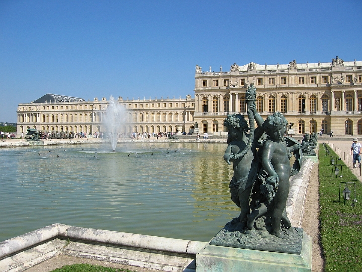 100 Versailles statue and fountain.jpg